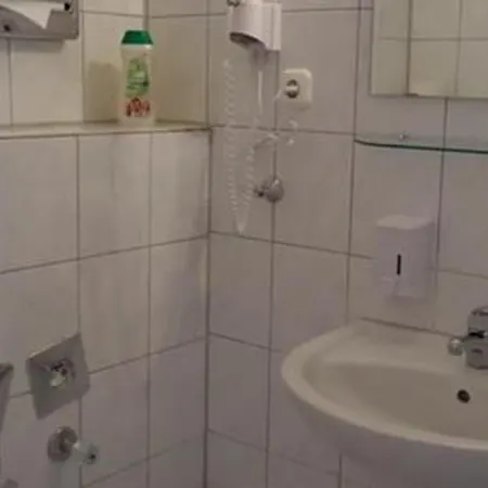 Aster An Der Messe Szálloda 3*