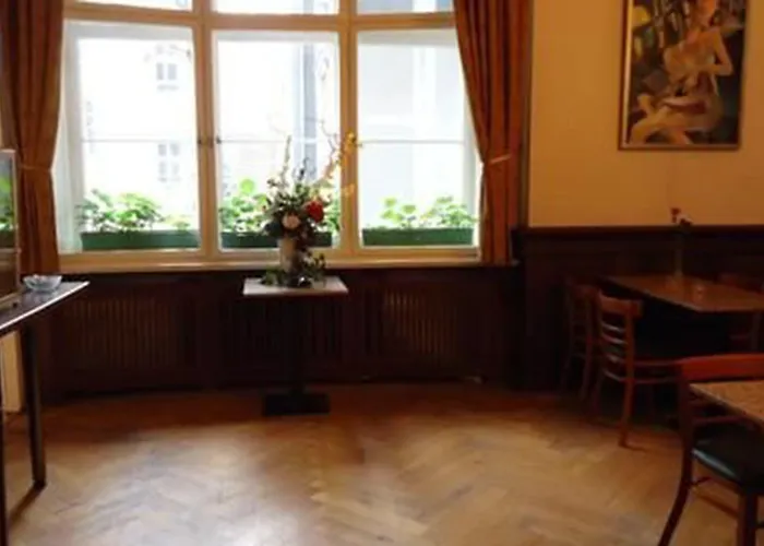 أستر ان دير ميسي 3*